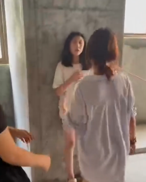 图片[1]-QQ吃瓜群：四川江油校园霸凌事件视频完整版，女孩遭到暴力殴打甚至威胁，大量家长不服上街维权！-吃瓜网